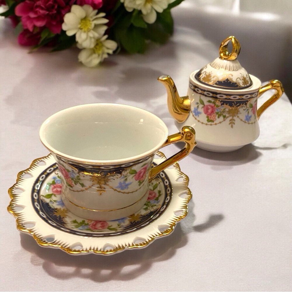 Vintage Sorelle Hand-Painted Porcelain Tea-Cup and Pot Set 1960s (Boxed) - Picture 5 of 13